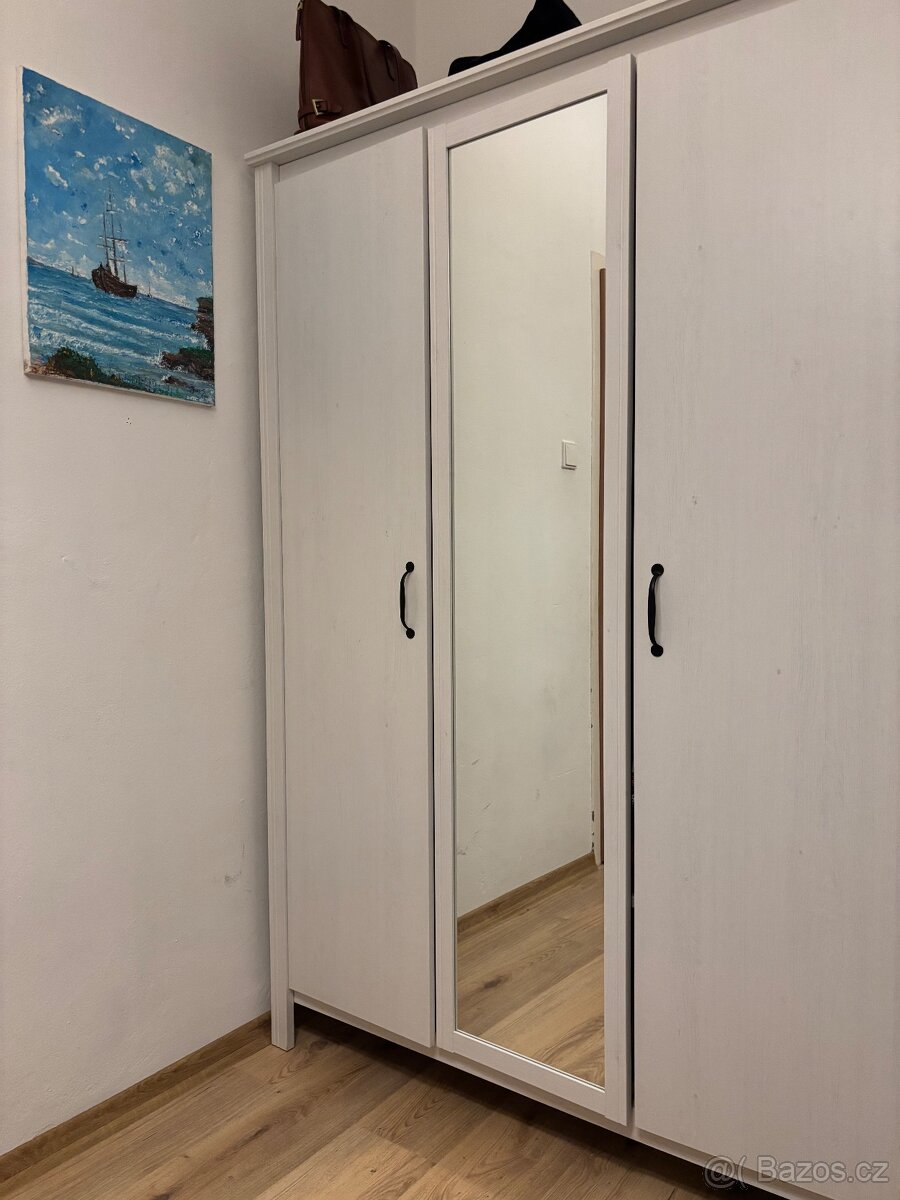 Ložnice/dívčí pokoj v bílé barvě - 5