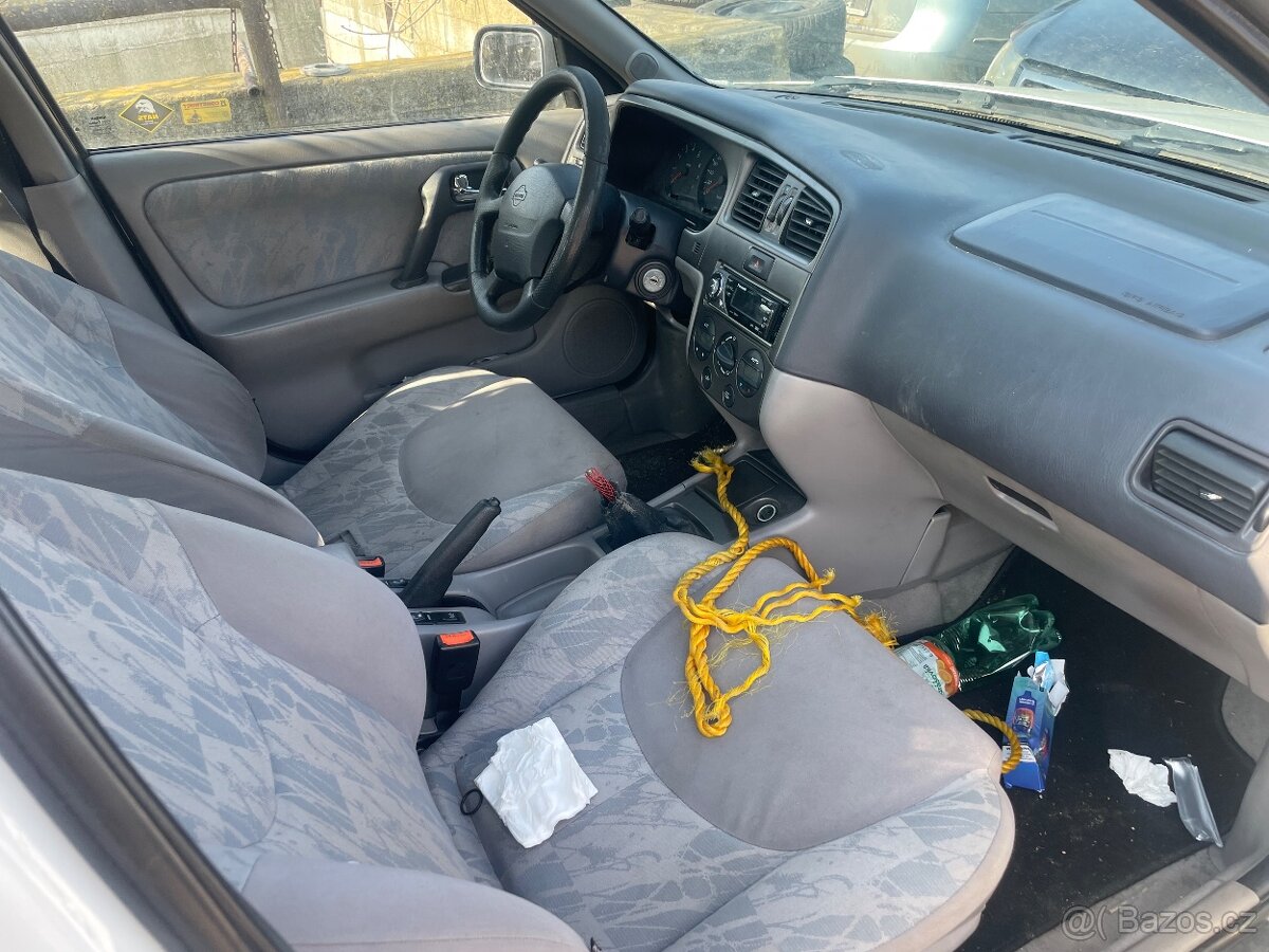 Nissan Primera 2.0i - 5