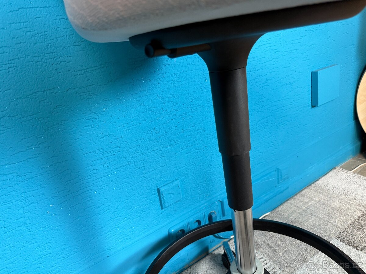 Barová židle VITRA Pivot šedá - 5