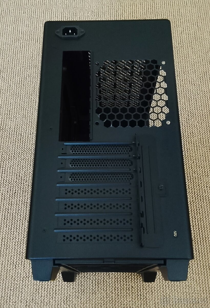 In Win A5 midi ATX skříň - 5