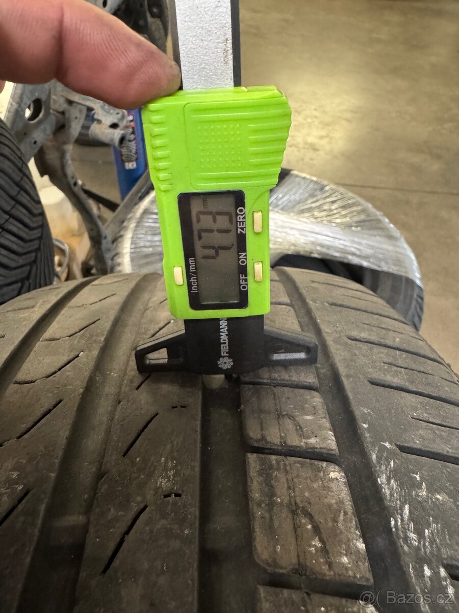 Pirelli Cinturato 235/40R19 - 5