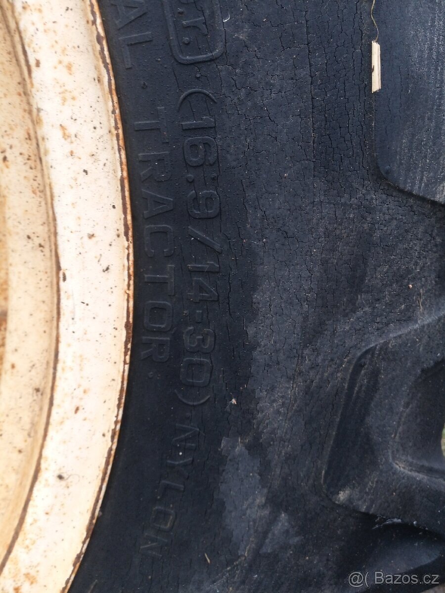 Zetor zadní kola 16,9-30 - 5