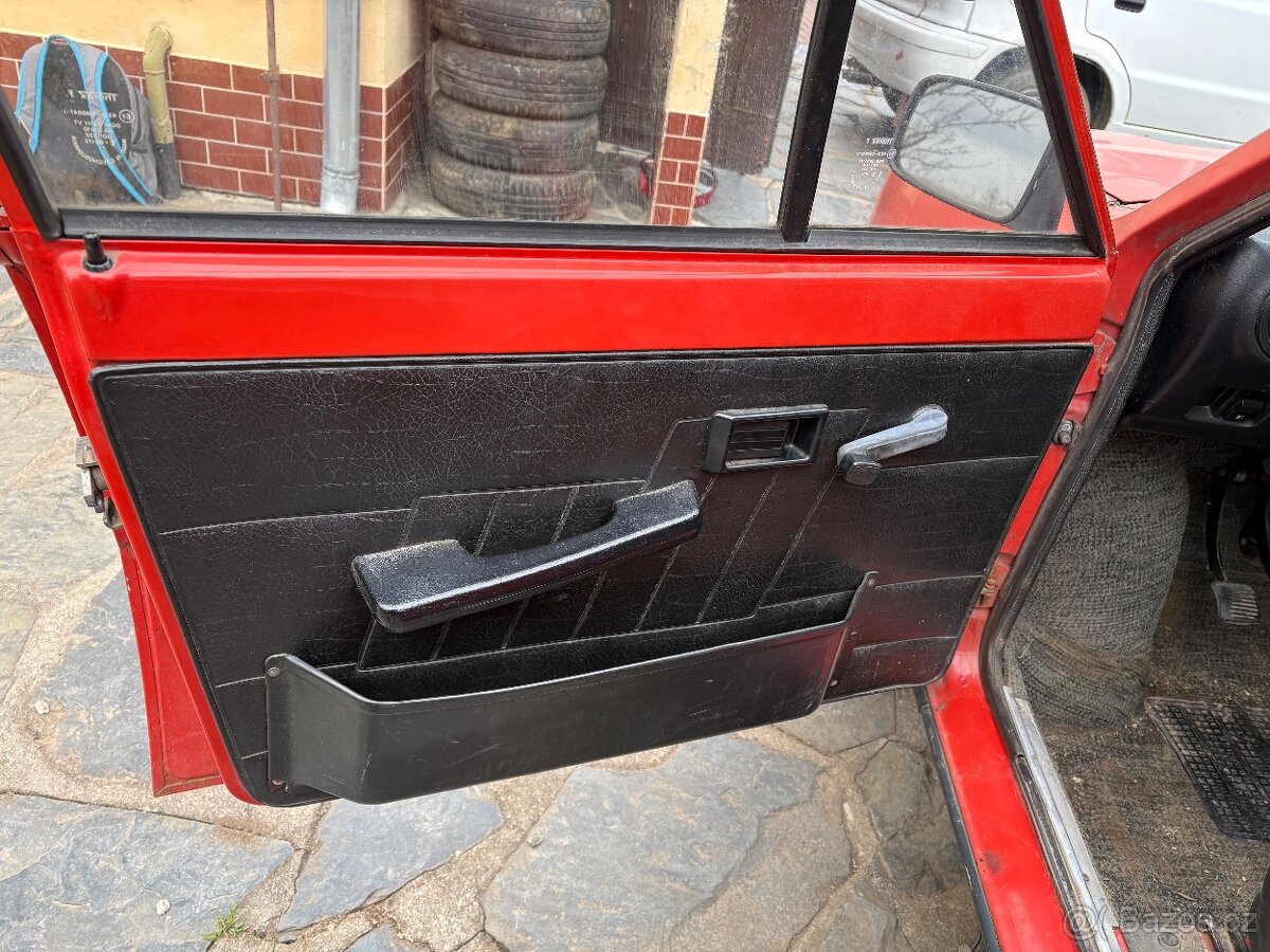 Interiér Škoda 105 1986 - 5