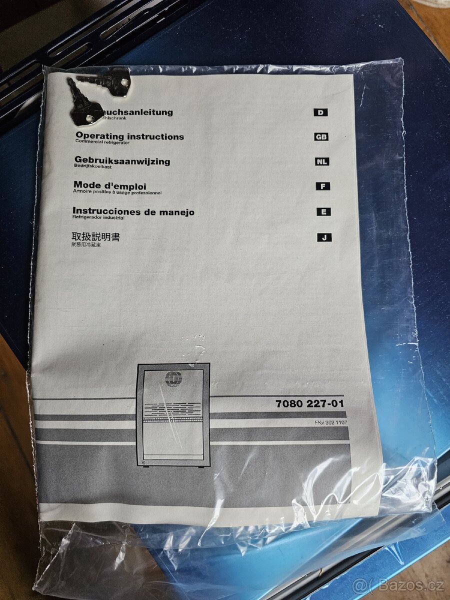 Mini lednice Liebherr style cooler Smile Red Bull - 5