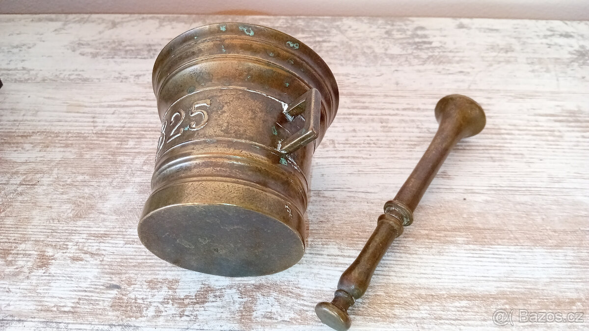 Prodám starší mosazný hmoždíř - 5