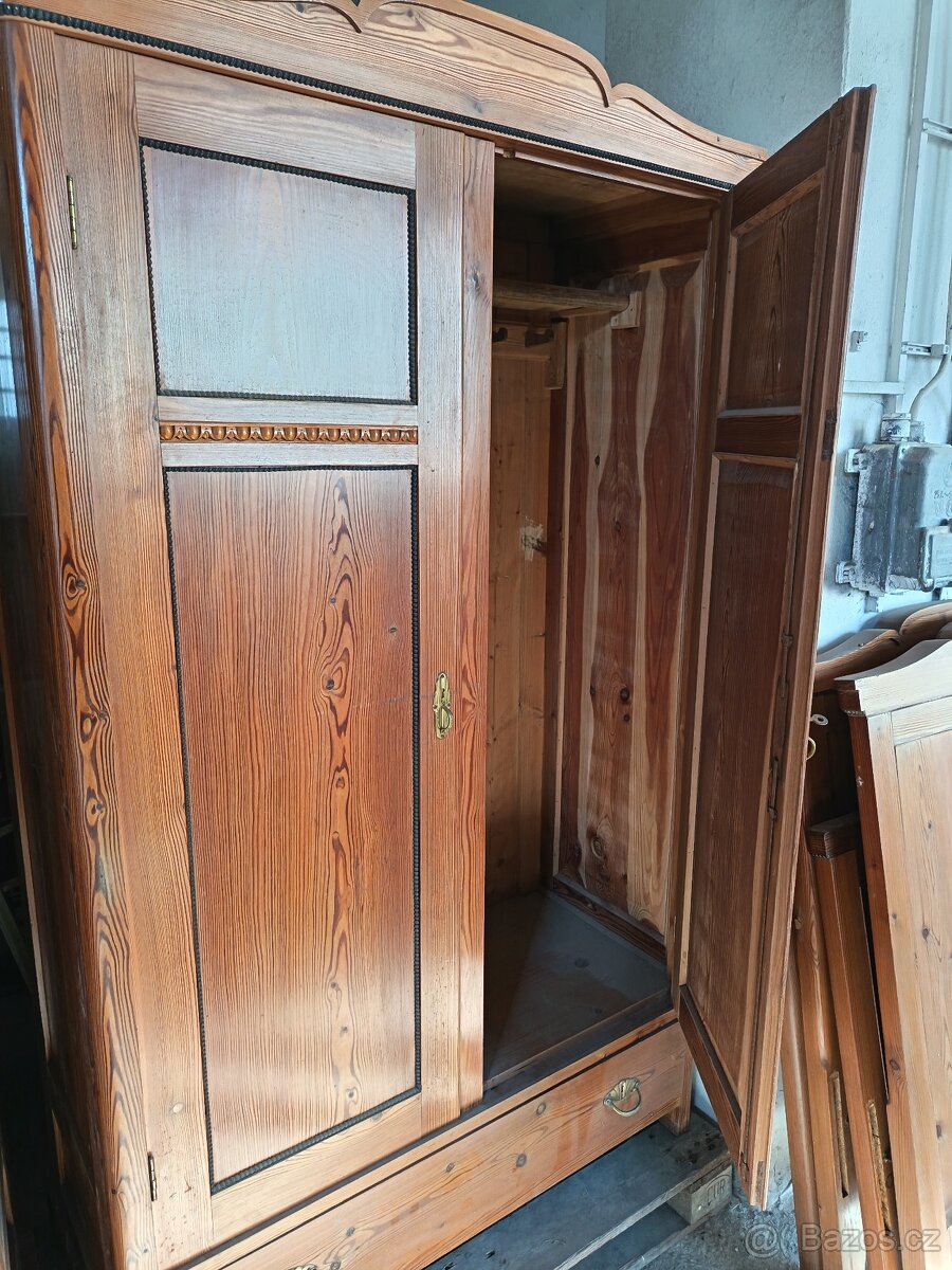 Starožitné skříně z masivu - 5