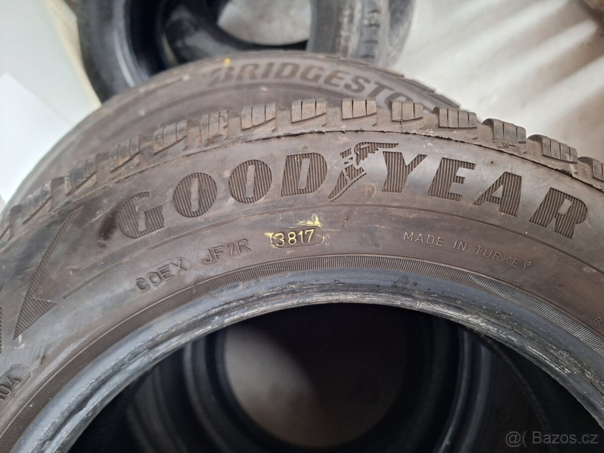 Prodám zimní pneu 175/65/14 Goodyear - 5