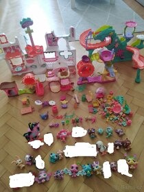 houpačka,kostičky,spoustu krásných hraček - 5