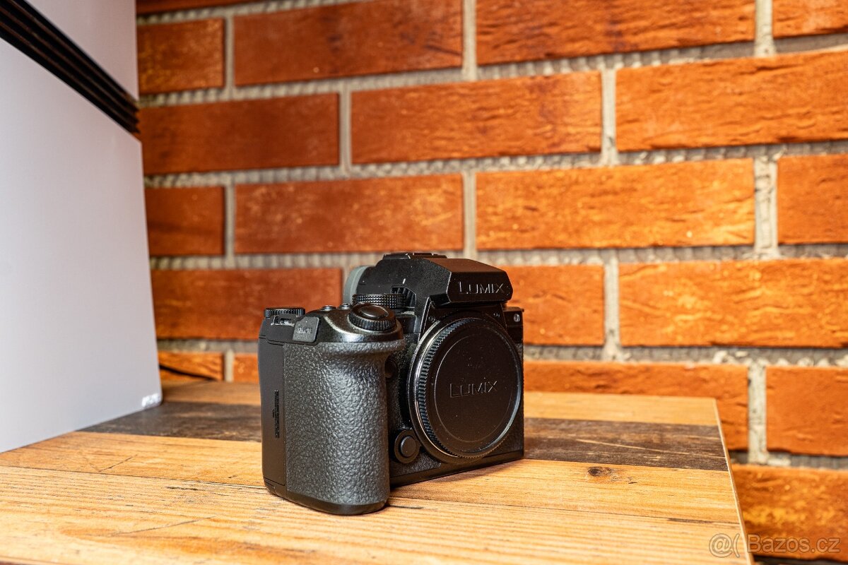 Lumix S5IIX + SmallRig “Black Mamba” - 5