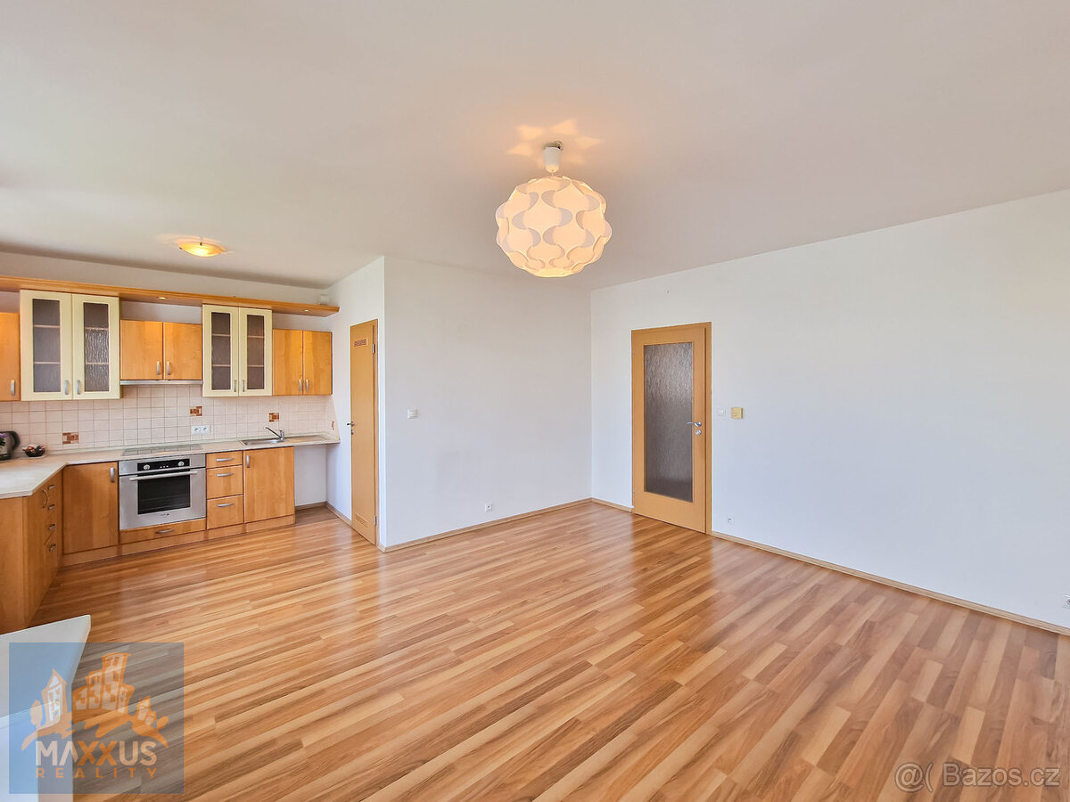 Pronájem světlého bytu 2+kk (52 m2) s balkonem, sklepem a GS - 5