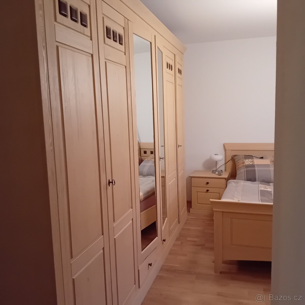 Šatní skříň "masiv - 5