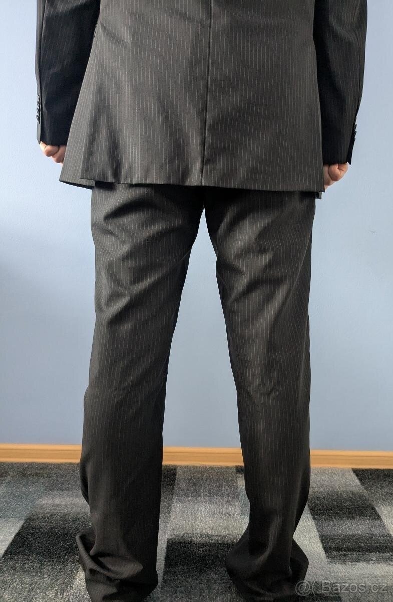 Černý proužkovaný pánský oblek - velikost S/M - 5