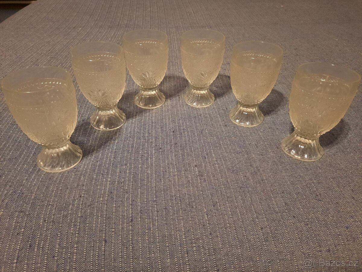 Velké množství skleniček - 5