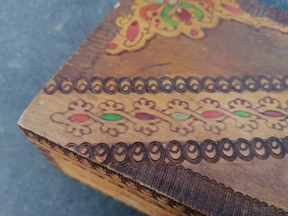 Predám starožitná drevená šperkovnica - 5