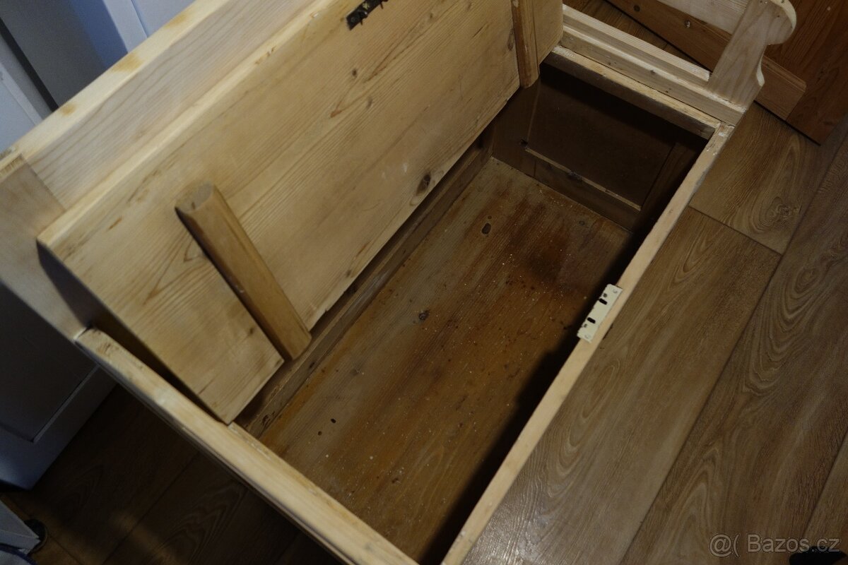 Historická lavice s úložným prostorem - 5