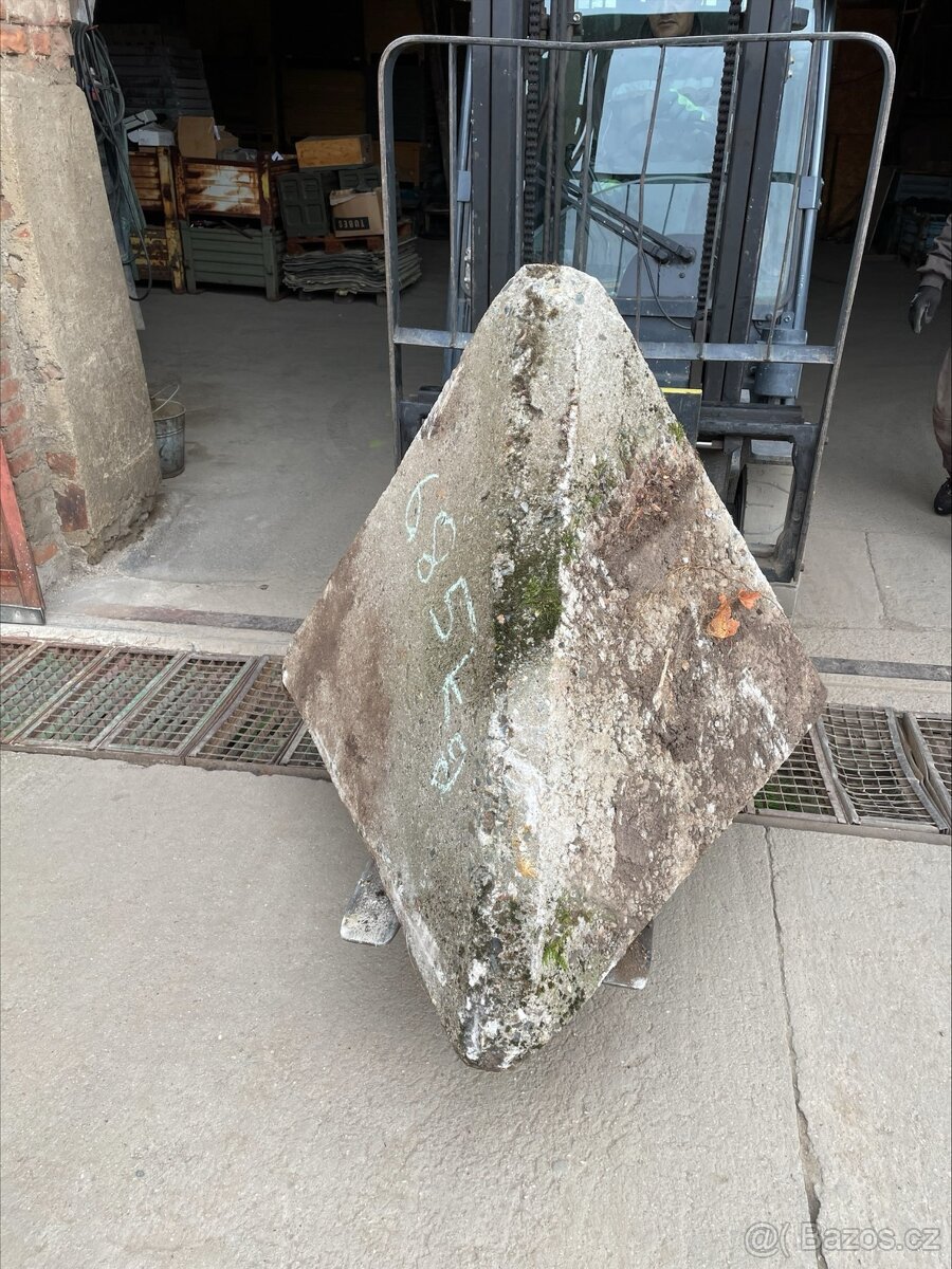 Protitankový železobetonový jehlan rozsocháč dračí zub - 5