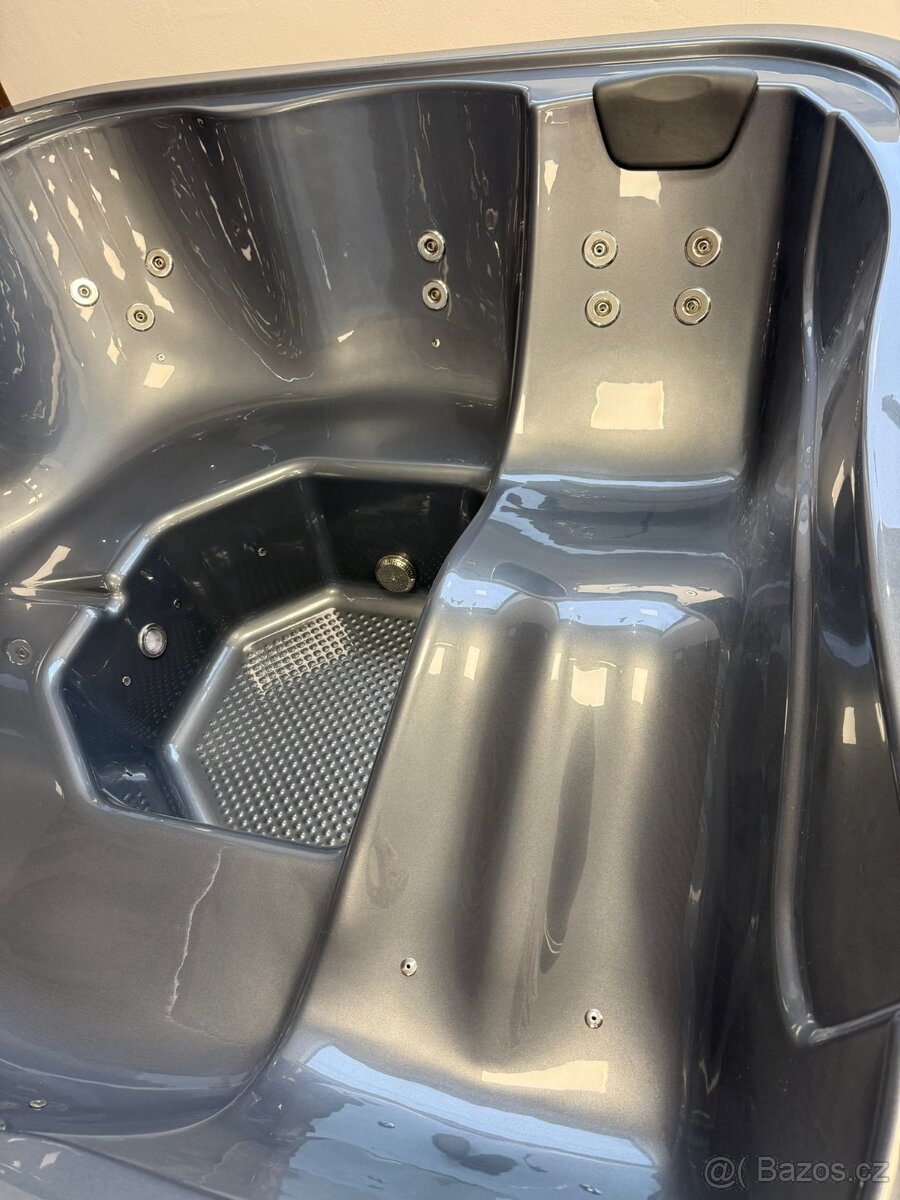 Koupací sud s hydromasážním a aeromasážním systémem - 5