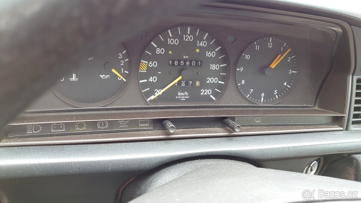 MERCEDES 190 E 1,8 - 5