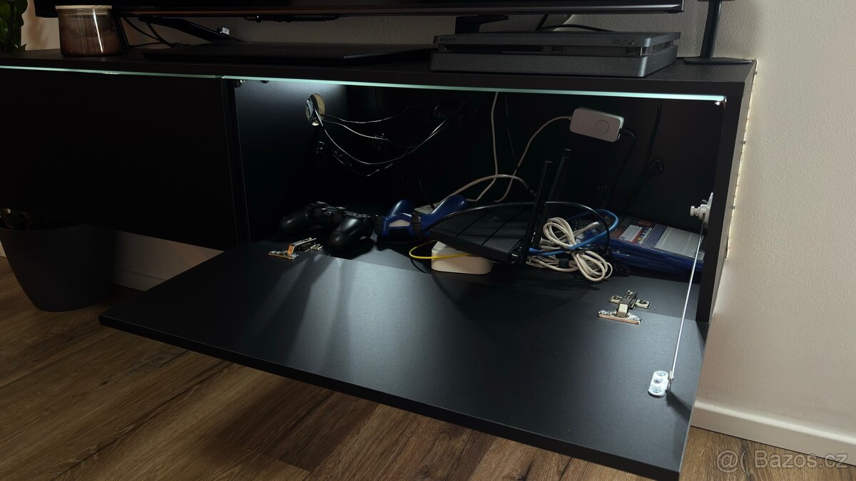 Černý TV stolek s LED podsvícením - 5