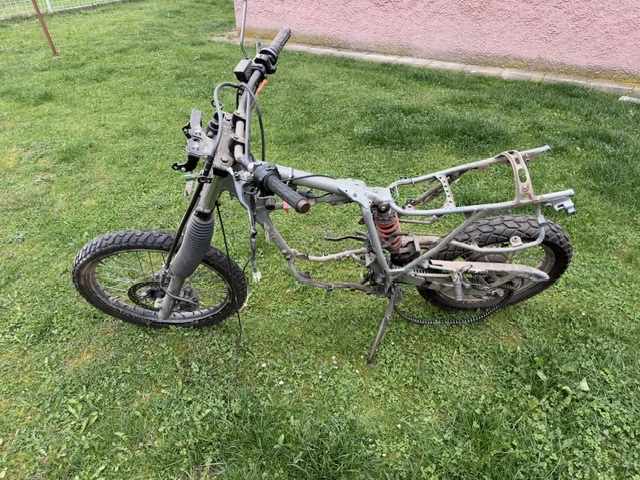 Honda XLR 125R (1999) – nepojízdná, rozebraná, s doklady