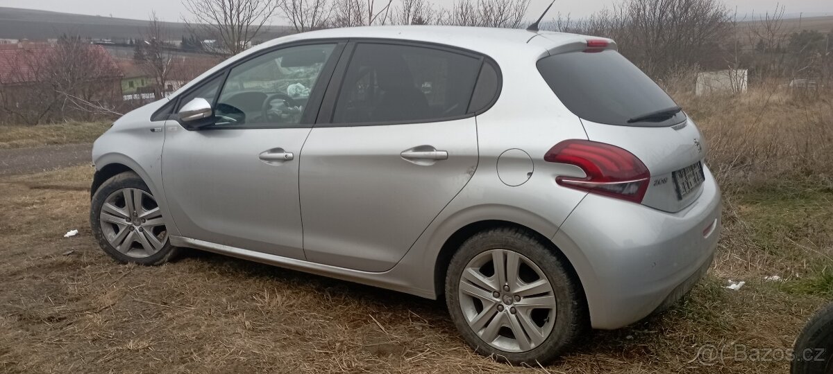 Peugeot 208 1.2 60kw díly - 5