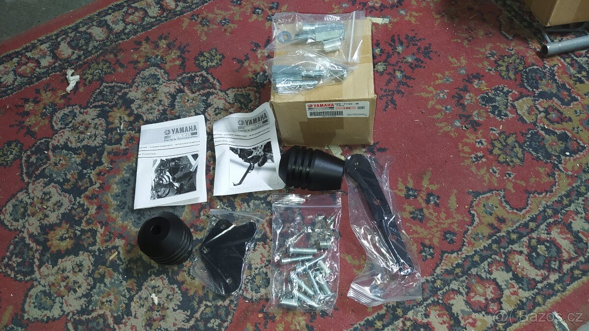 Yamaha MT 07 padací protektory originál - 5