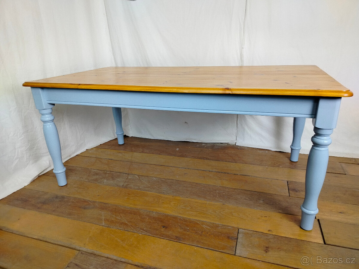 Masivní jídelní stůl - 5