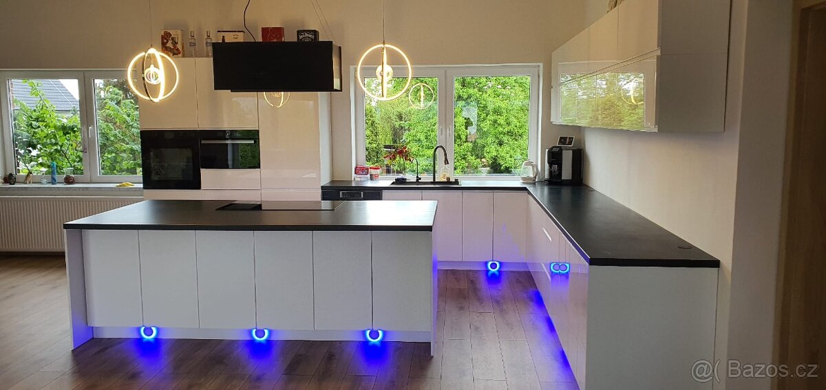 Vzorková kuchyňská linka - sestava bezúchytková Aspen - 5