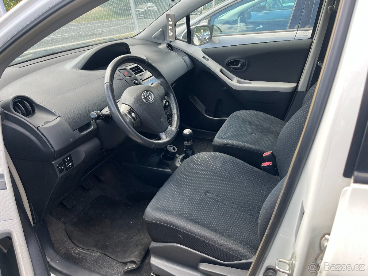 Toyota Yaris 1.0 - 5