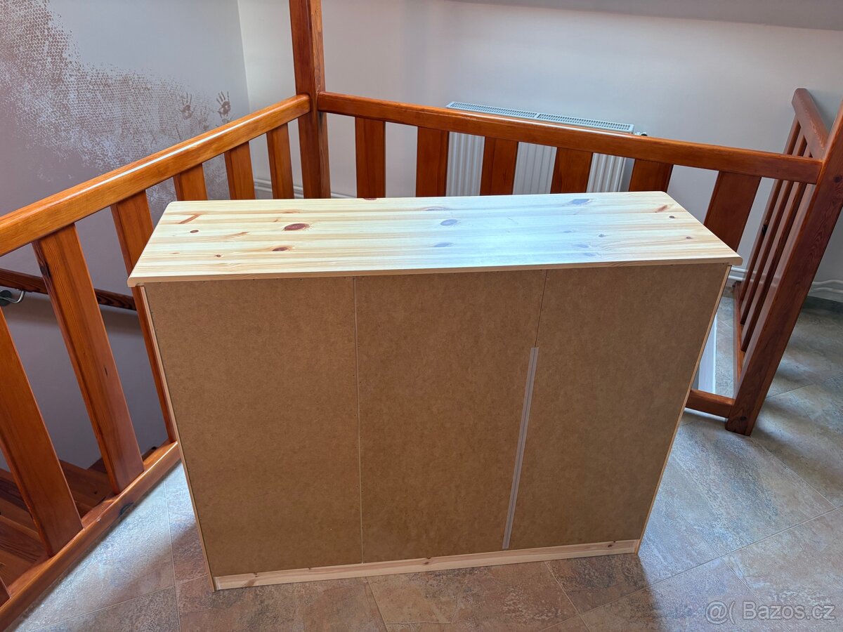 Dřevěná komoda - 5