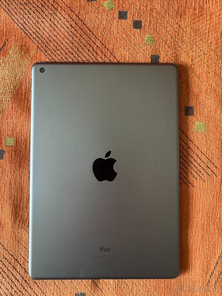 iPad 8th gen 128 GB + Apple Pencil 1st + Logitech Keyboard - 5