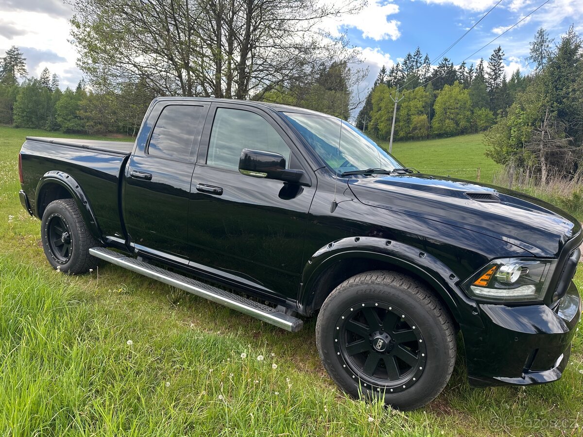 Dodge RAM 1500 Sport 5.7 HEMI 4x4 - 5