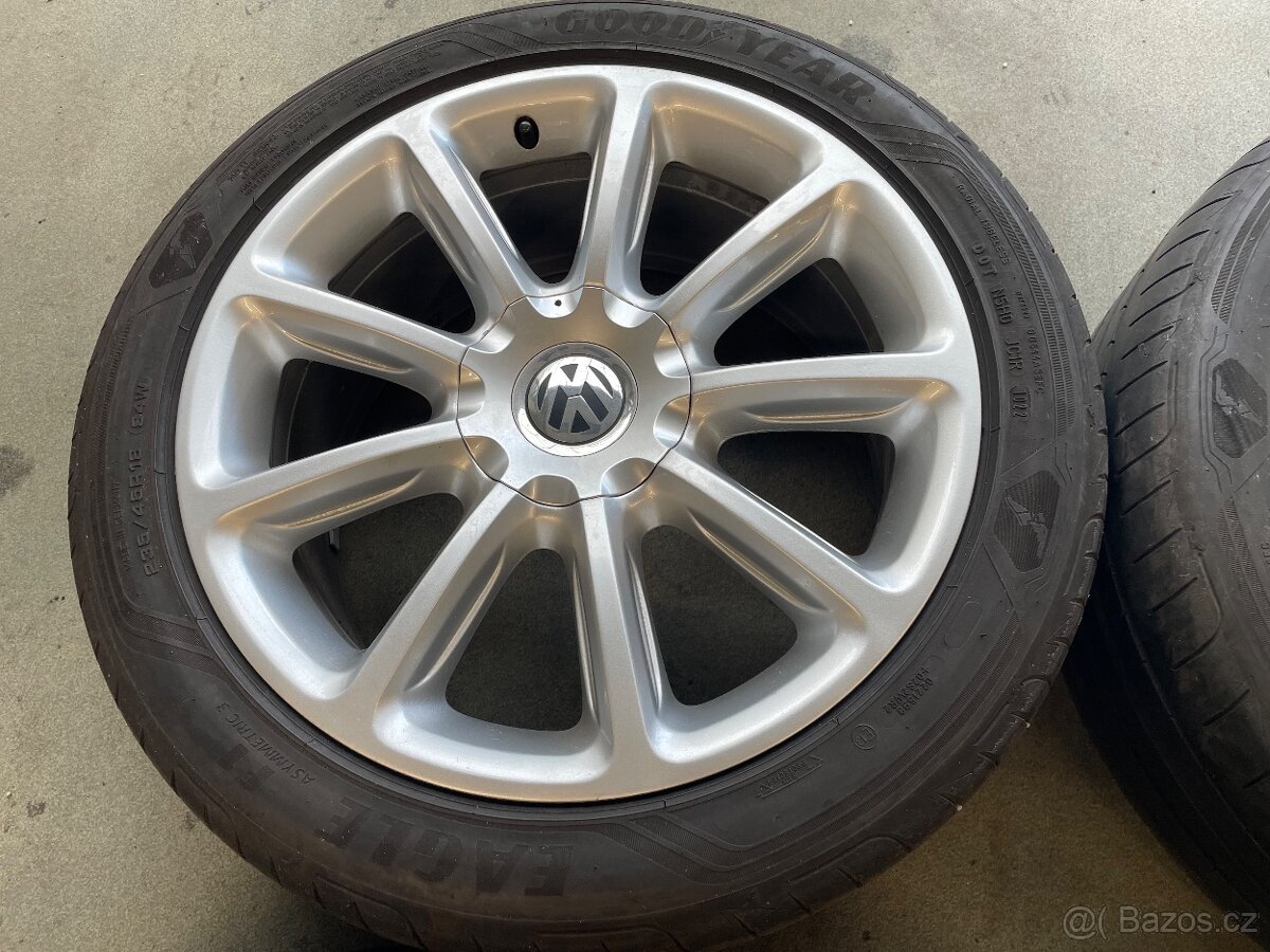VW Passat B8 235/45/18 - 5
