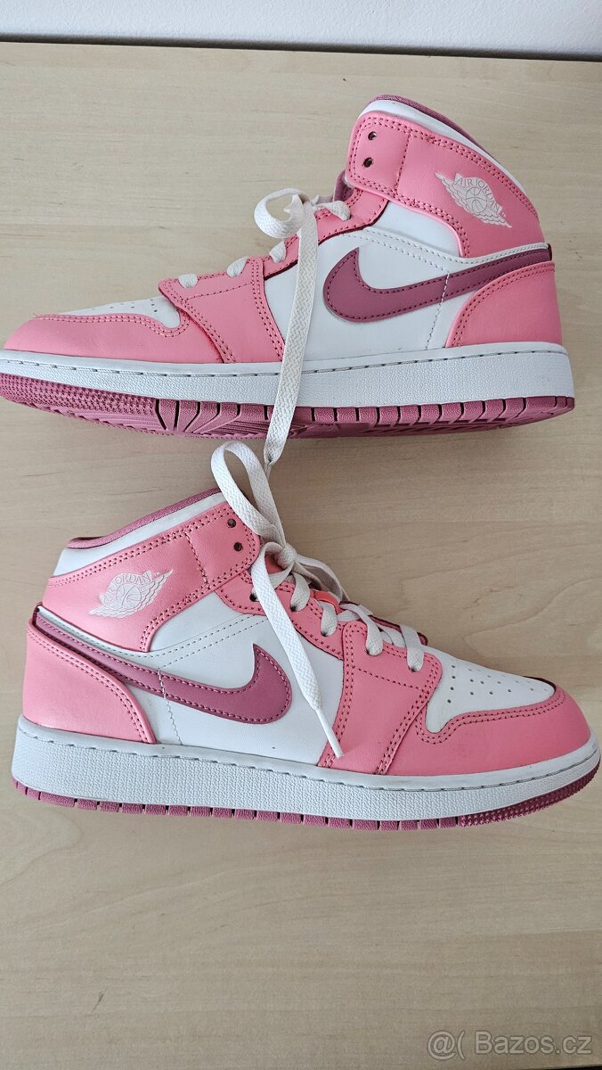 Nike Air Jordan 1 Mid Valentine's Day - 5