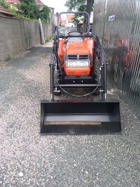 malotraktor Kubota GL 220 s nakladačem servo - 5