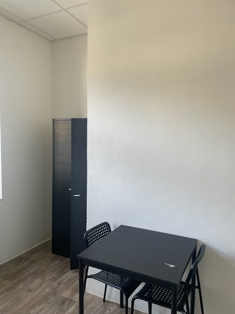 Pronajmu 2 spojené pokoje s vlastním WC a sprchovým koutem. - 5