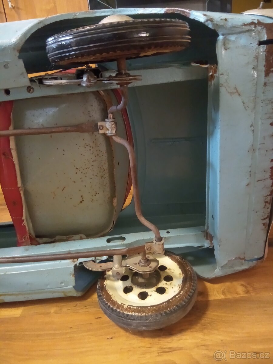 Dětské šlapací auto Moskvič - 5