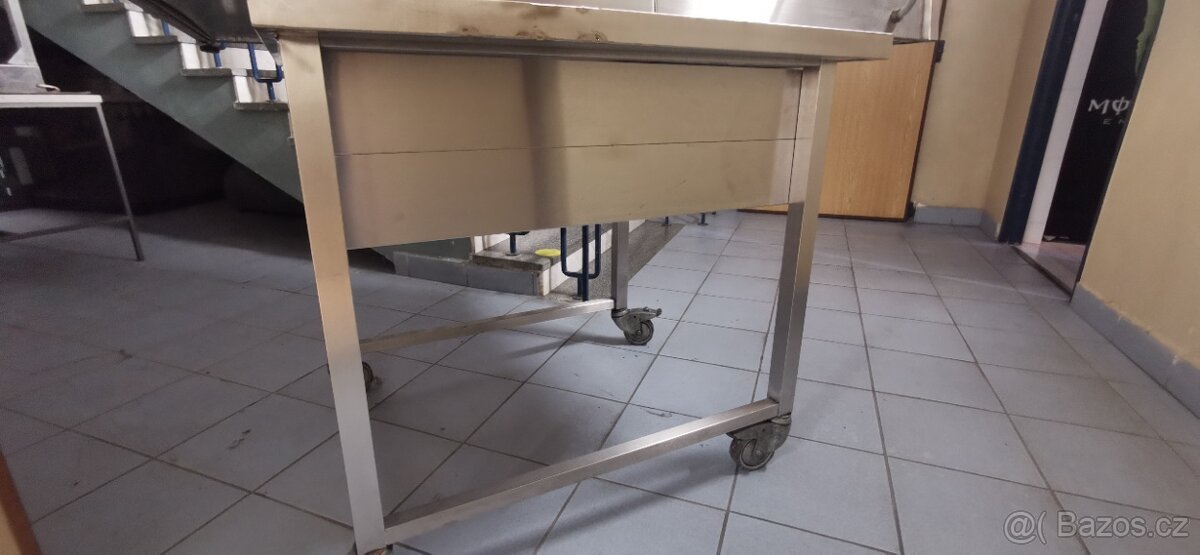 Nerezový stůl na kolečkách - 5