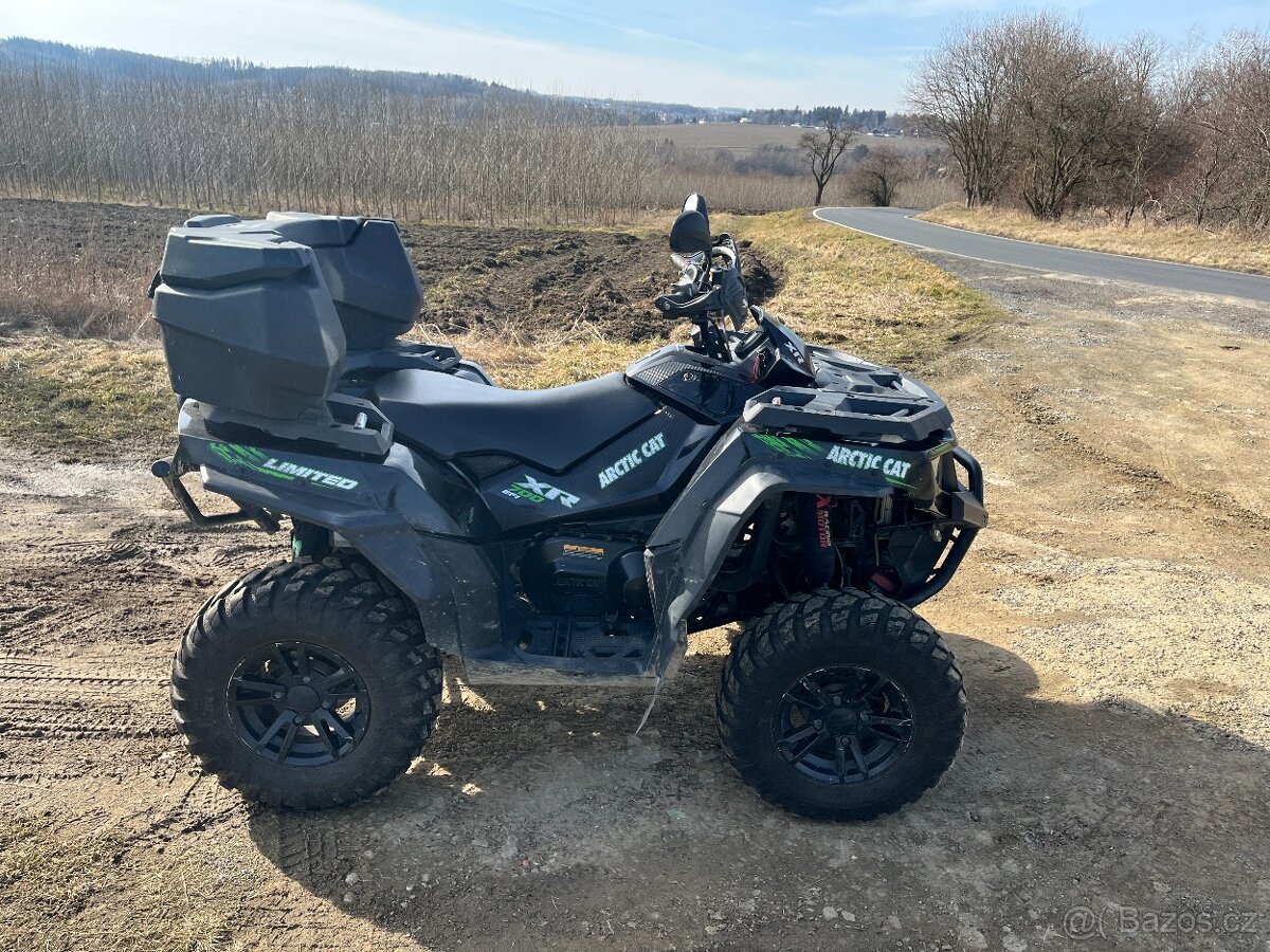 čtyřkolka Arctic cat