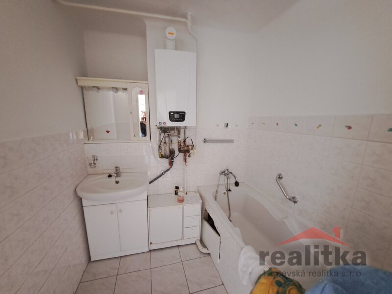 Prodej pěkného bytu 3+1, 69m2, s balkonem, Opava, ul. Polní - 5