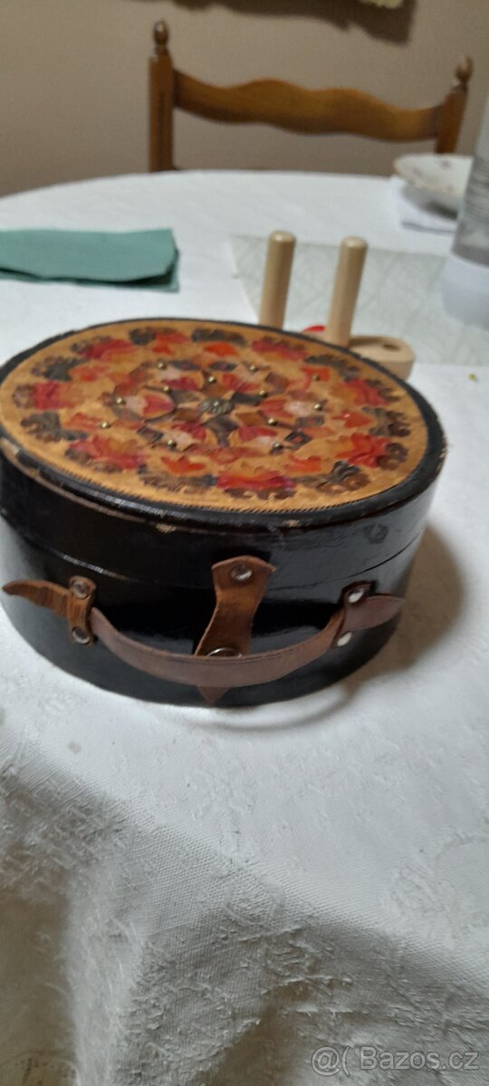 Starožitný kulatý kufřík - 5