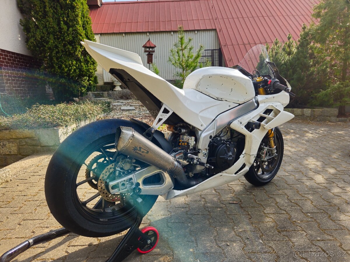 Aprilia RSV4 1100 Factory (2022) - 5