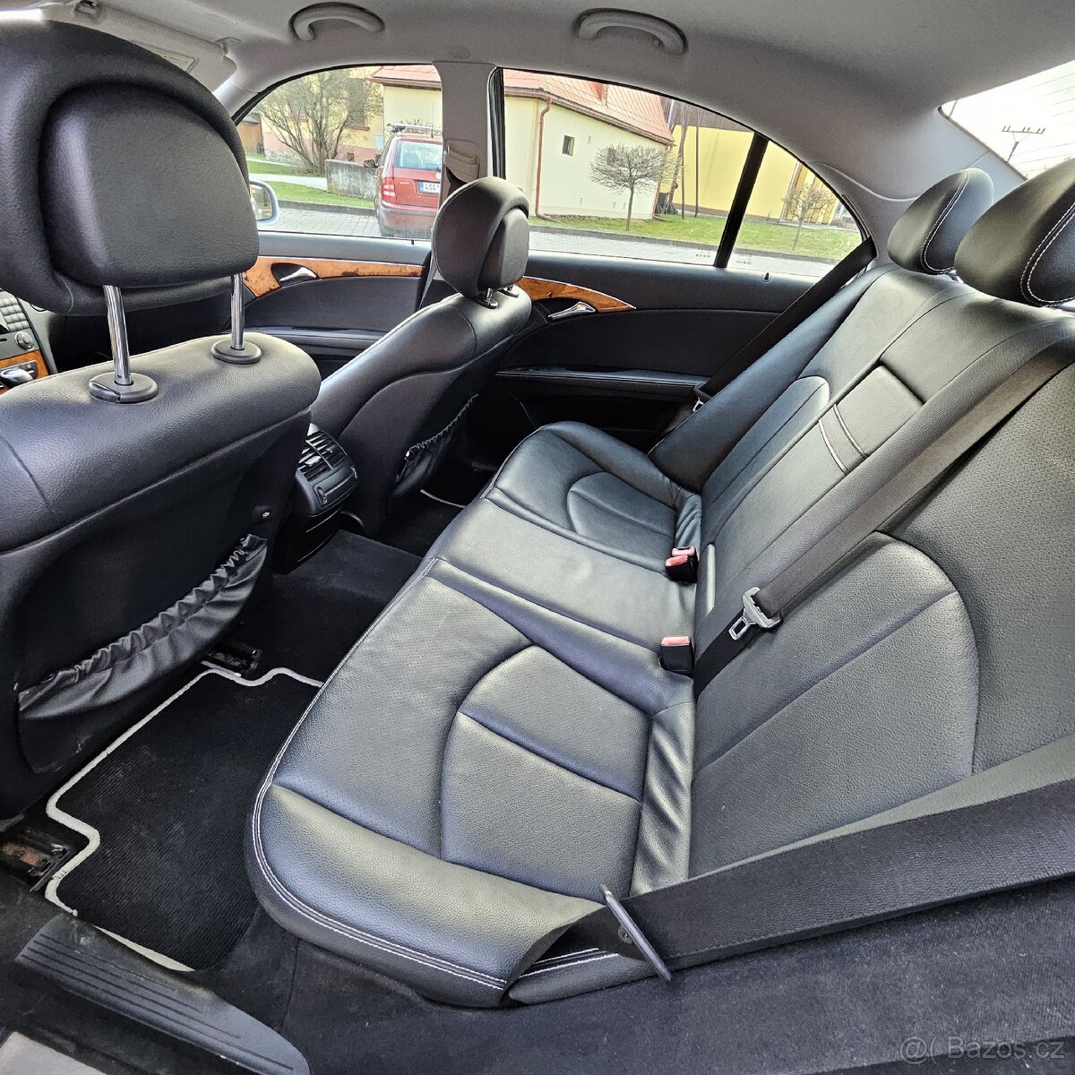 Mercedes-Benz E200 - 5