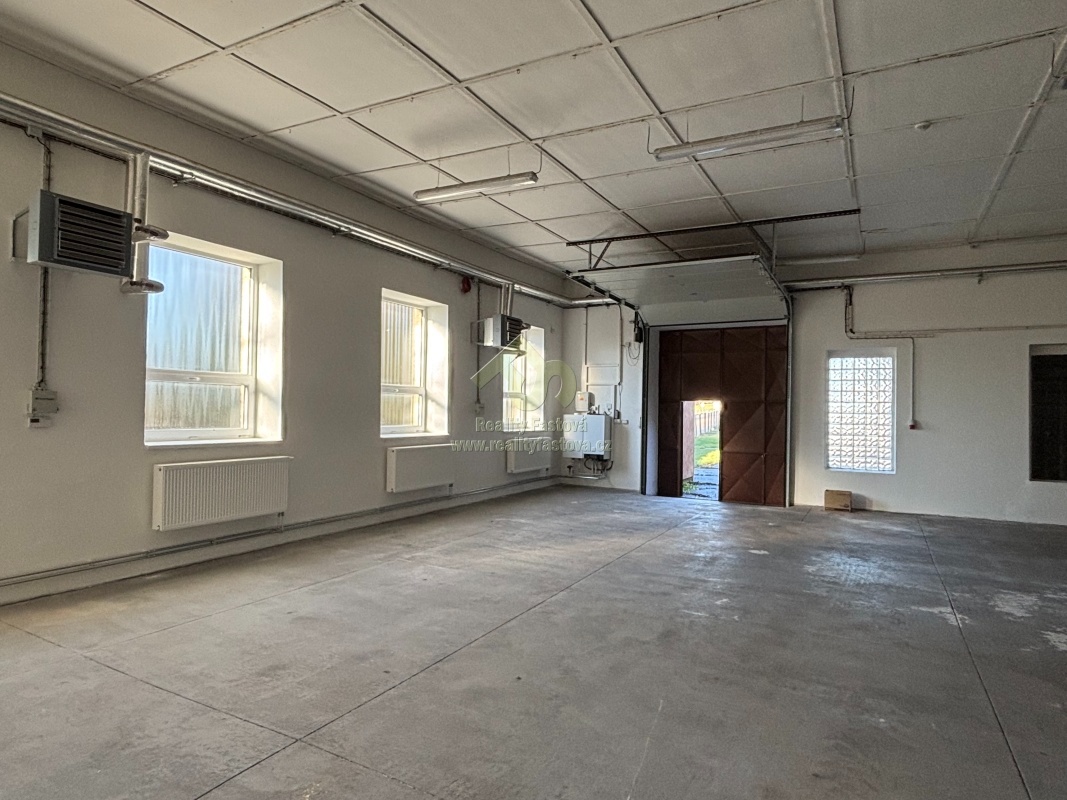 Pronájem skladovací haly u Rokycan s nájezdem na dálnici - 5