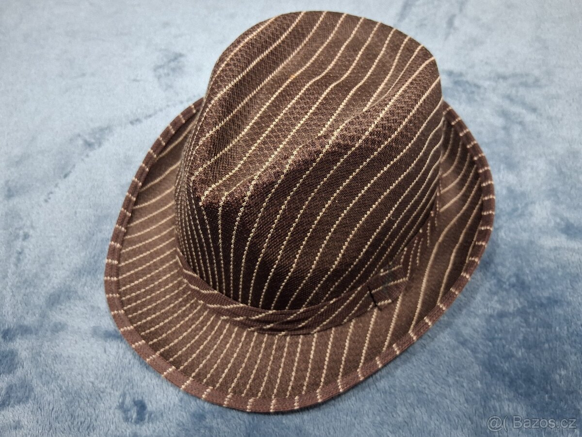 Divadelní klobouky. - 5