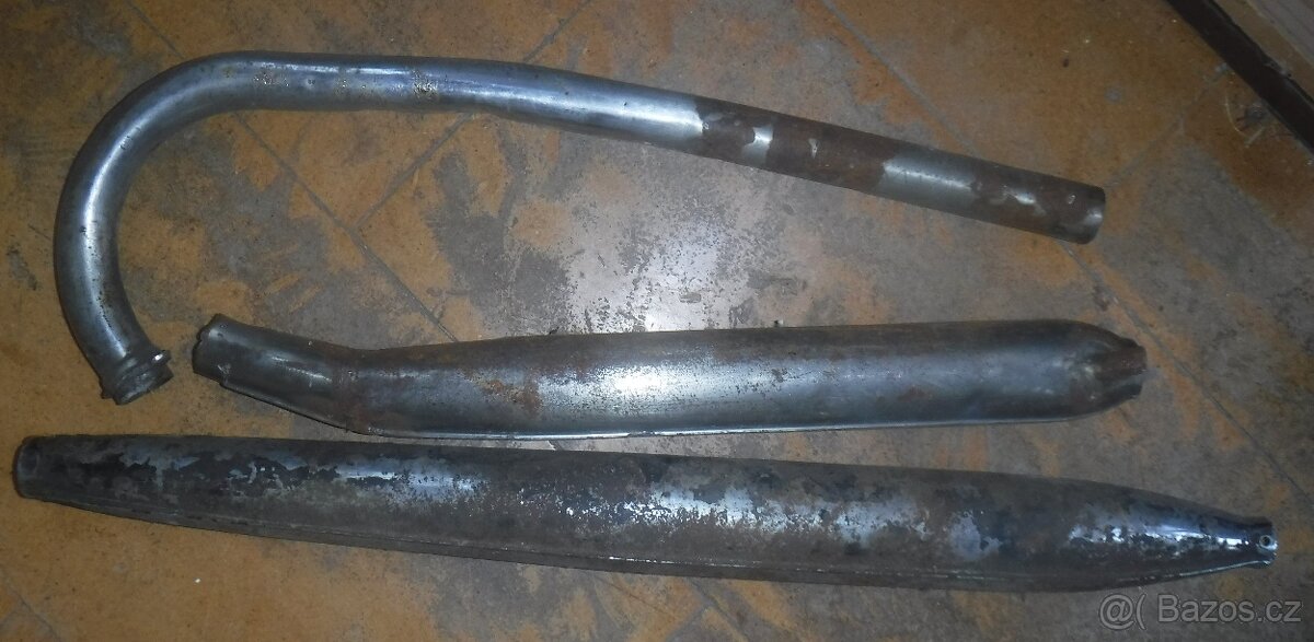 Moped - ráfek,rozeta,koleno výfuku,řazení,přilby - 5