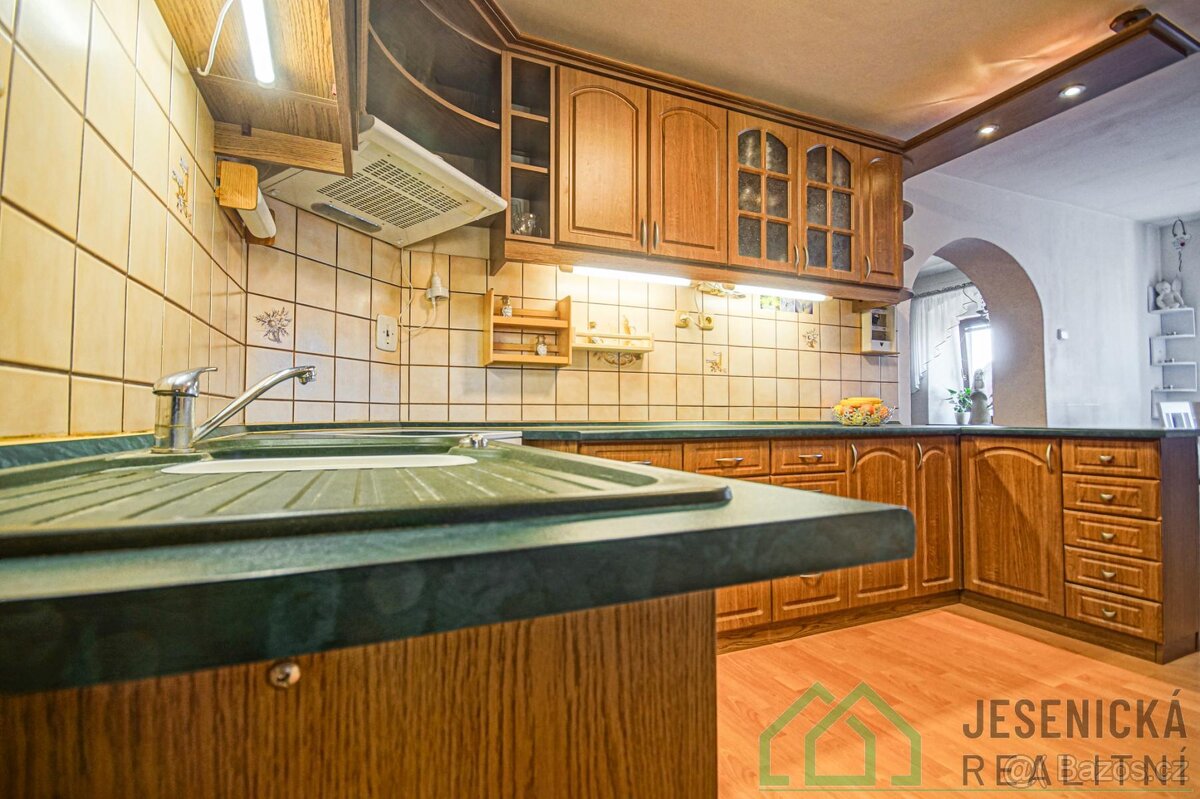 Prodej rodinného domu s obchodním prostorem ve městě Žulová - 5