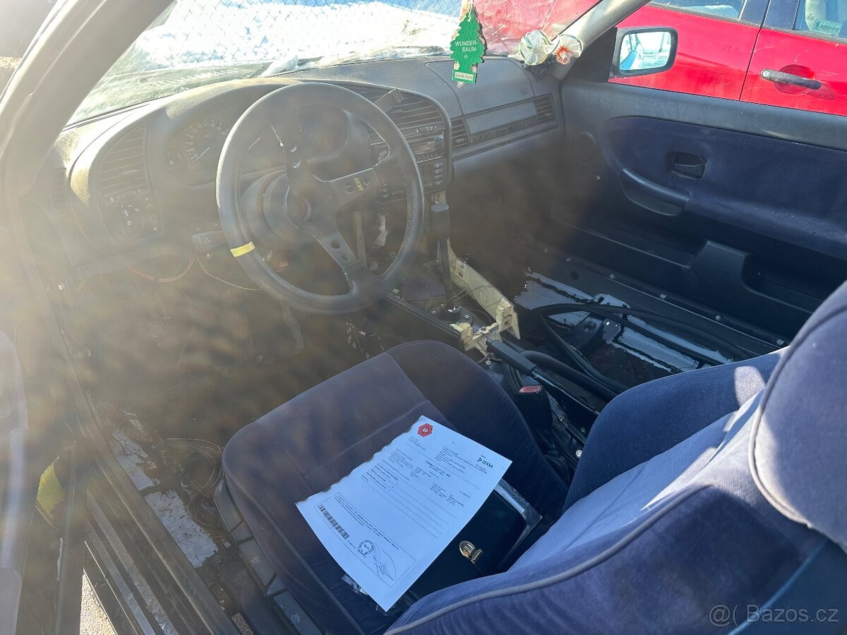 BMW e36 318is coupe - 5