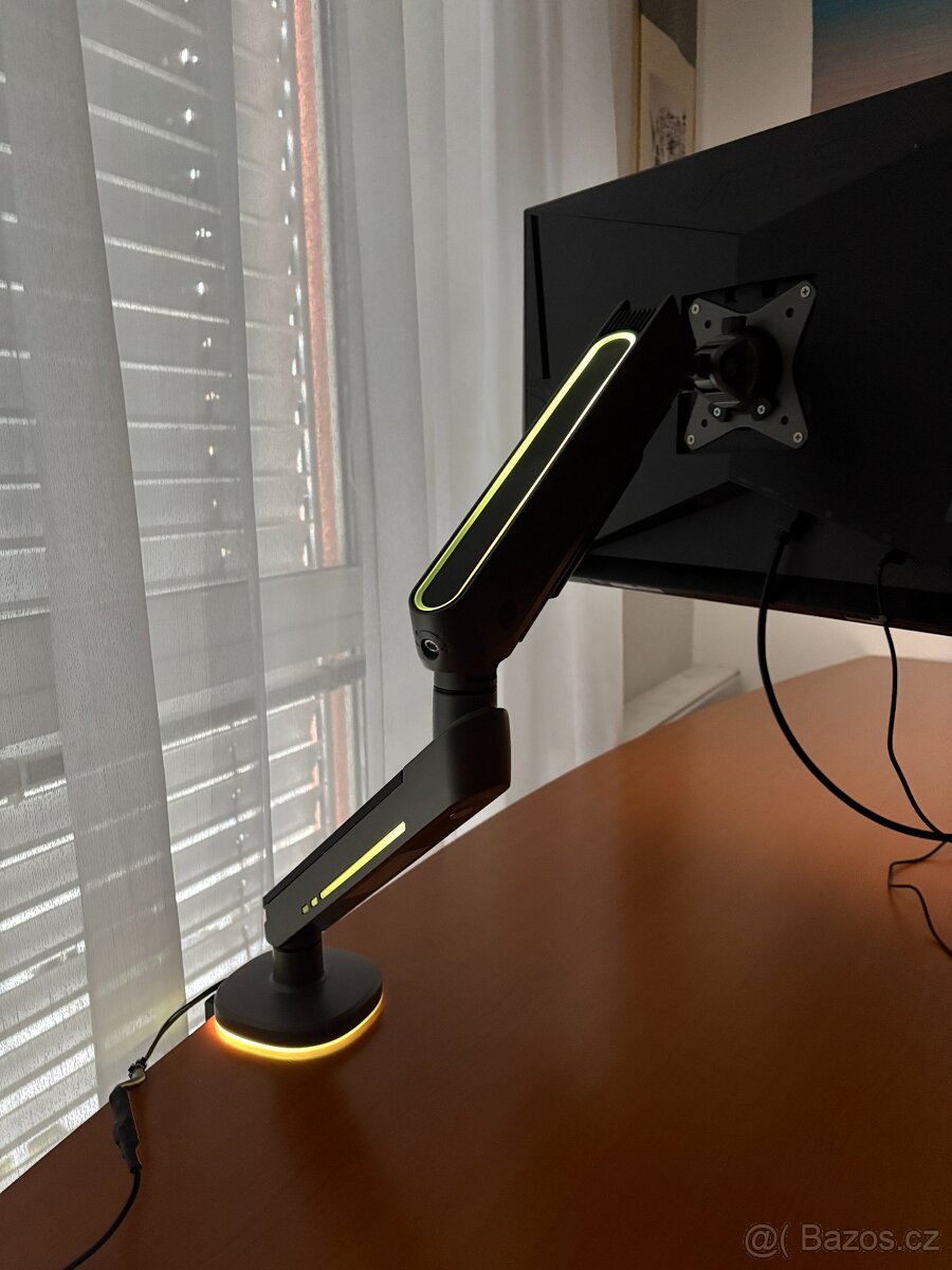 RGB stolní držák pro monitor 17" - 32" - 5