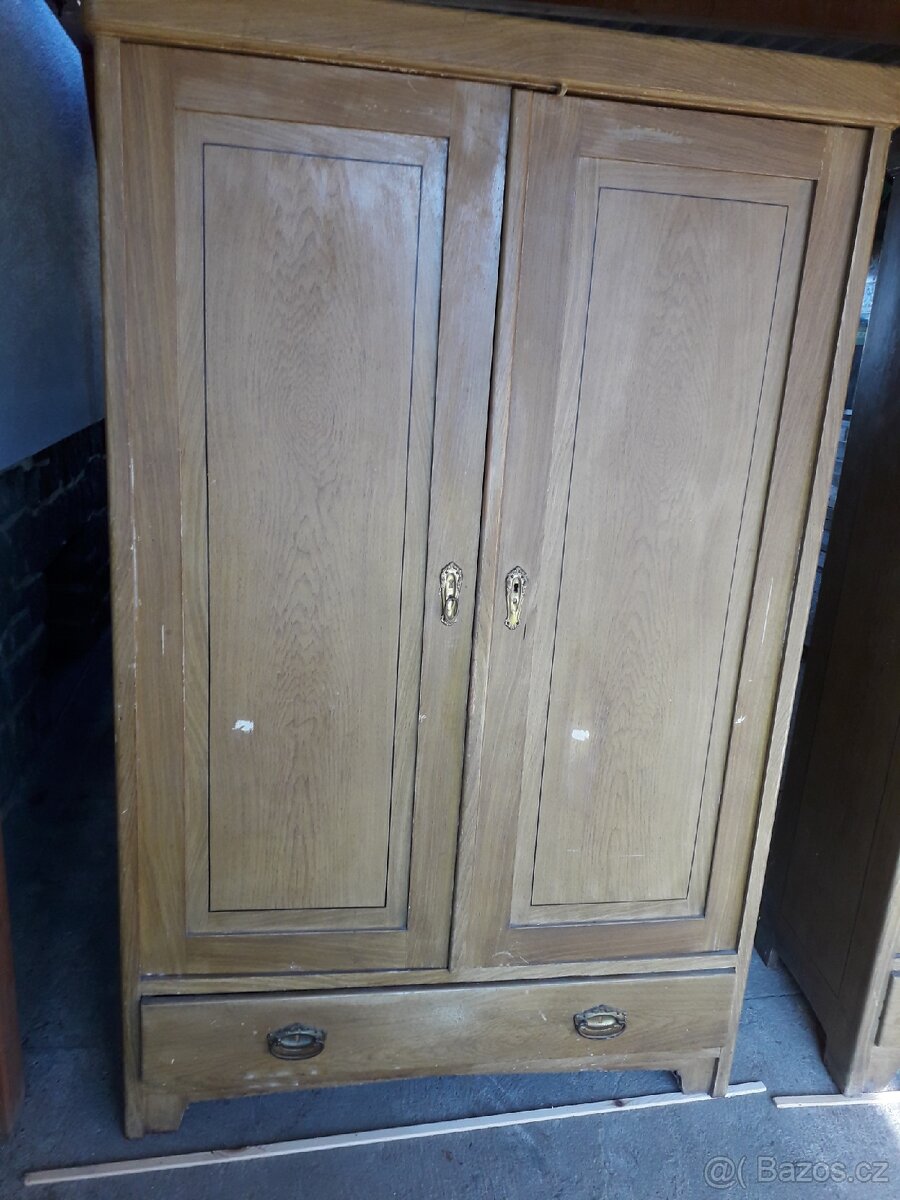 Prodam dve parove celomasivni skrine krasny stav - 5